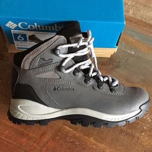 Columbia Newton Ridge Hiking Boots